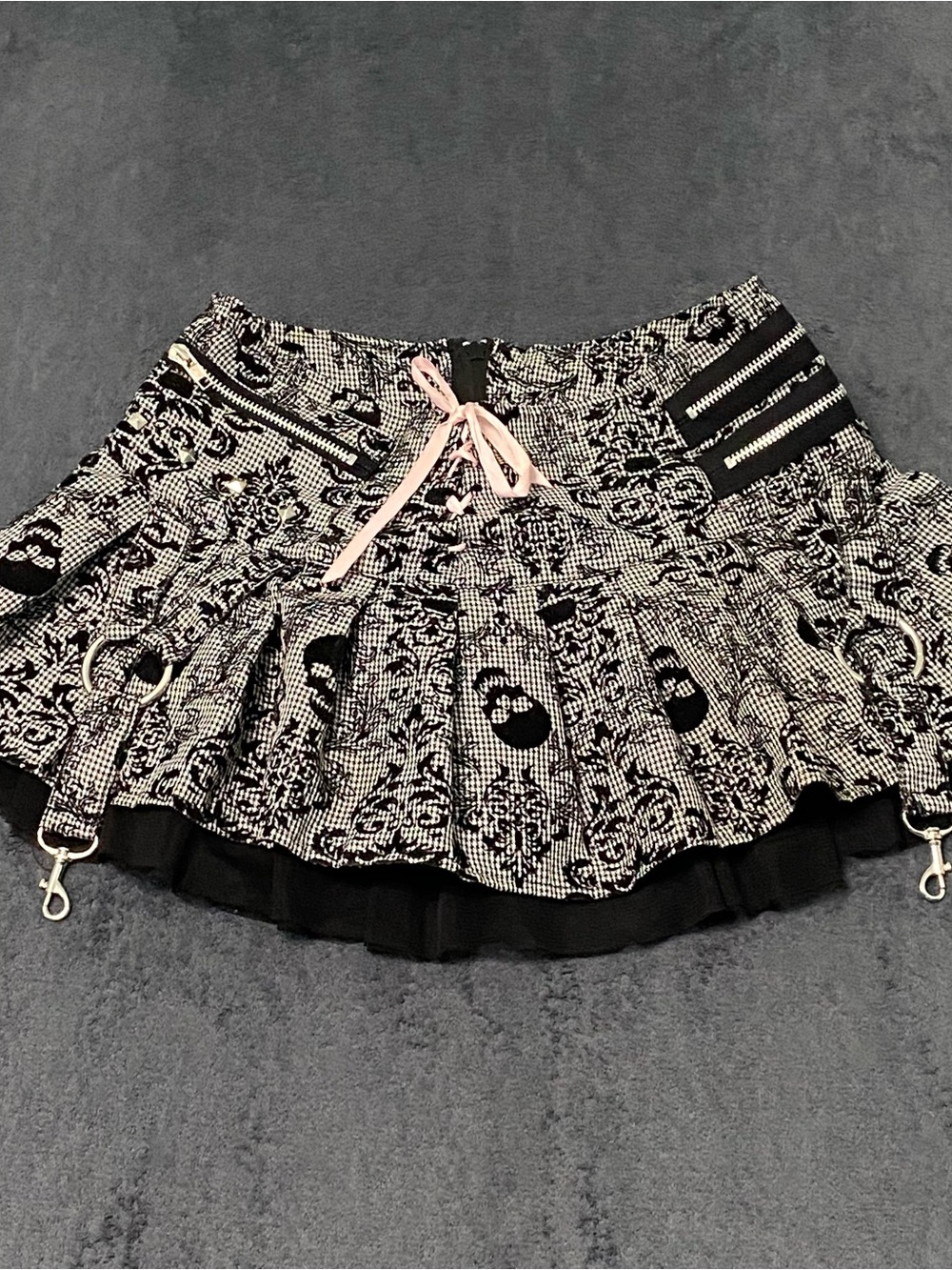 Y2K Emo Print Mini Skirt with Garter Hooks Womens S Black White Skull Goth Punk